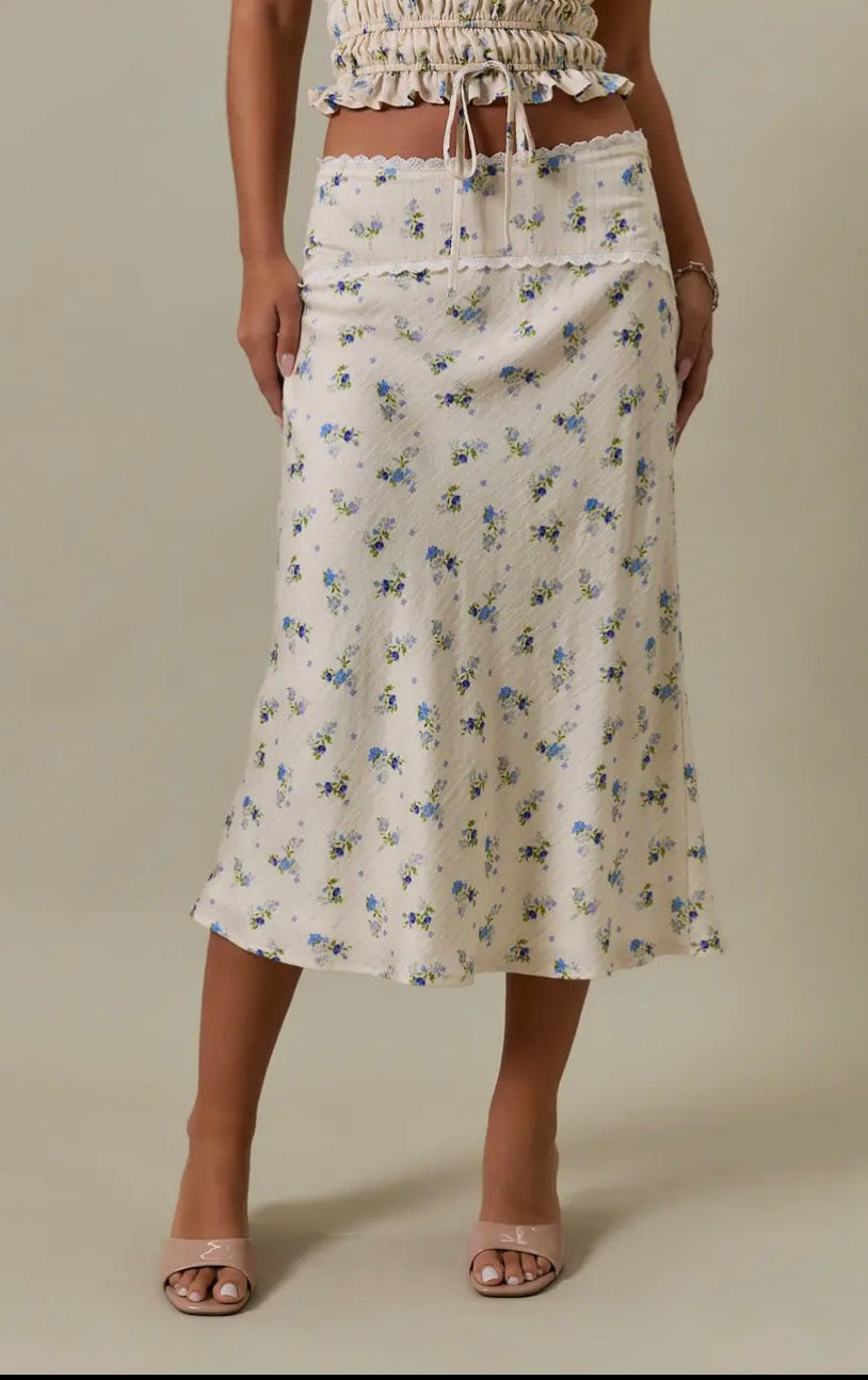 Lace Trim Low Waisted Skirt