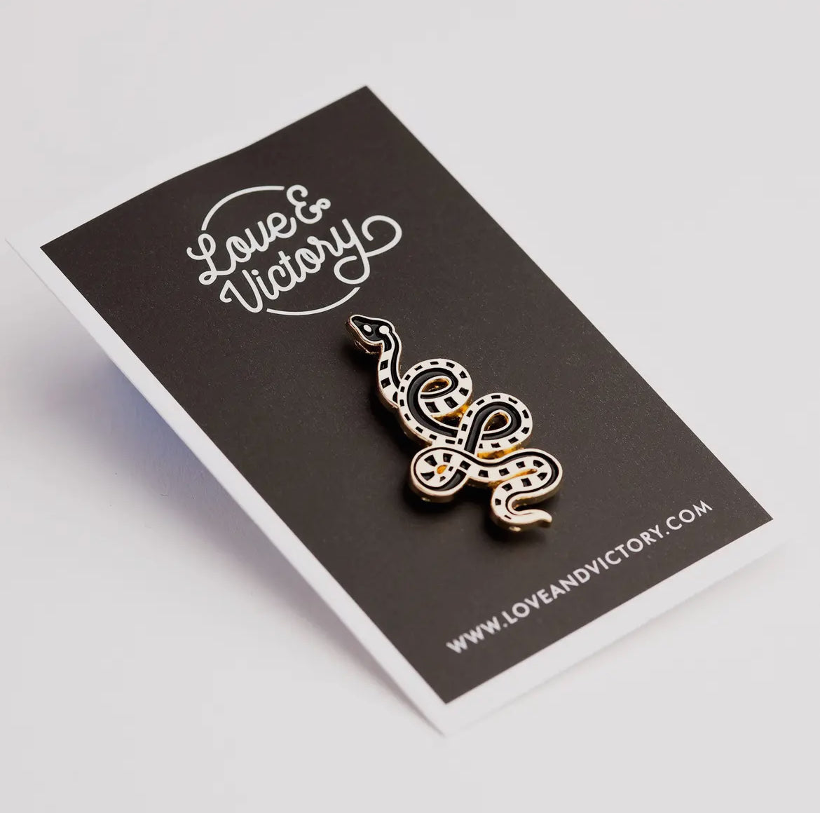 Snake pin