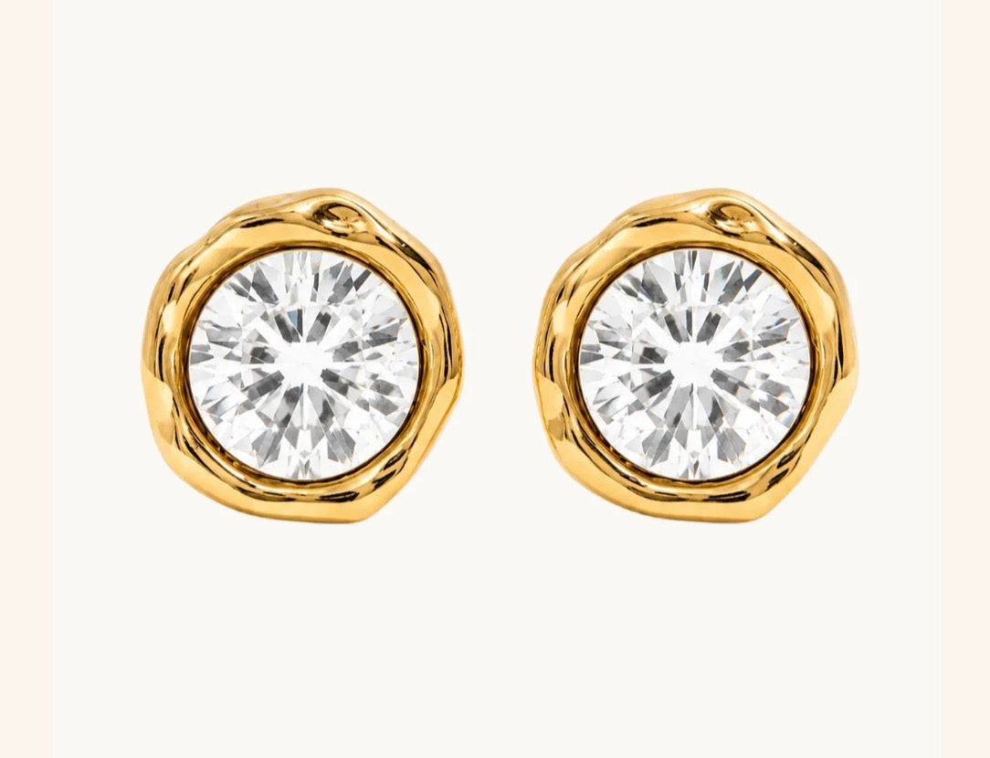 The Luminara Studs