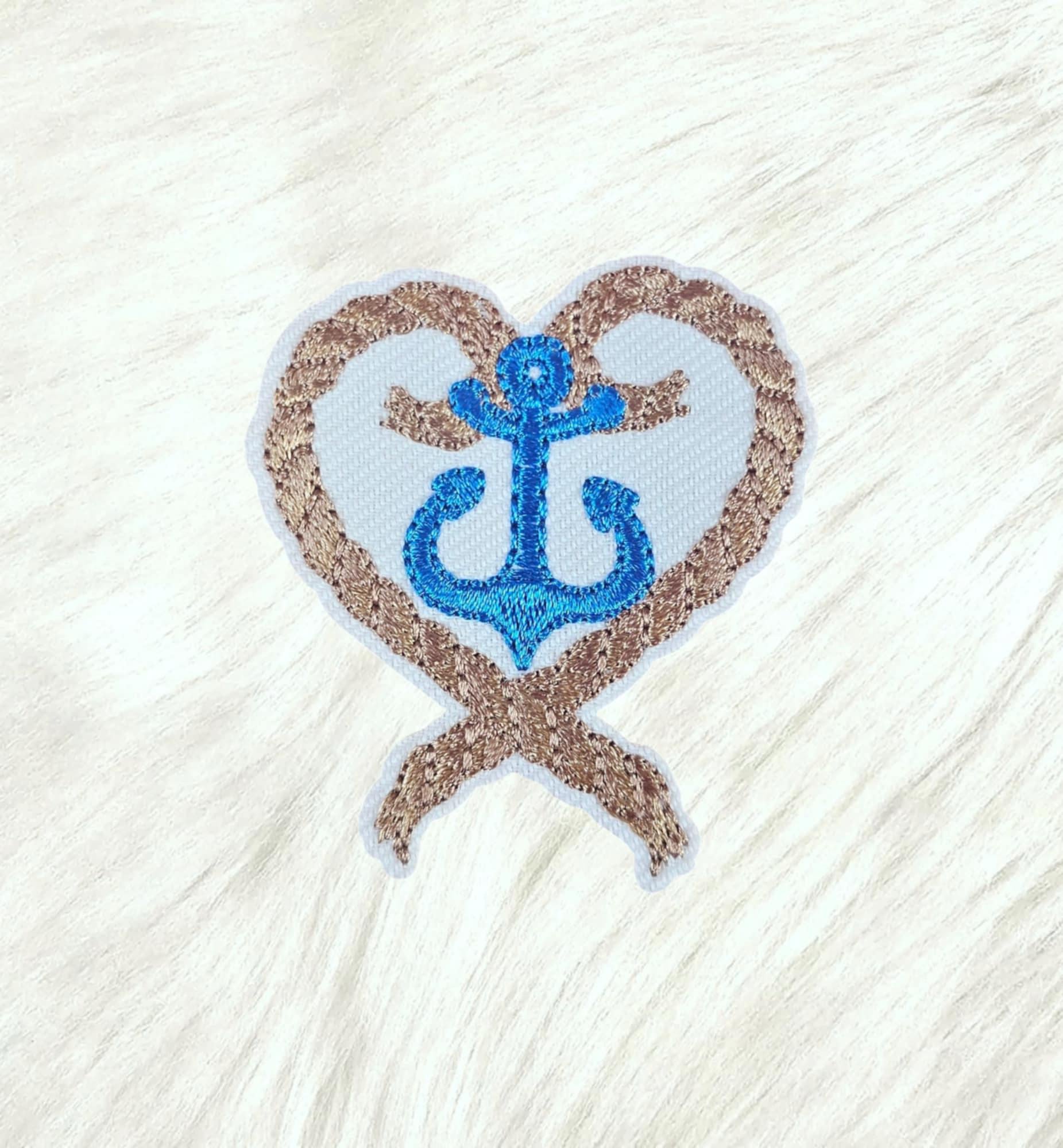 Rope heart with anchor in the middle patch